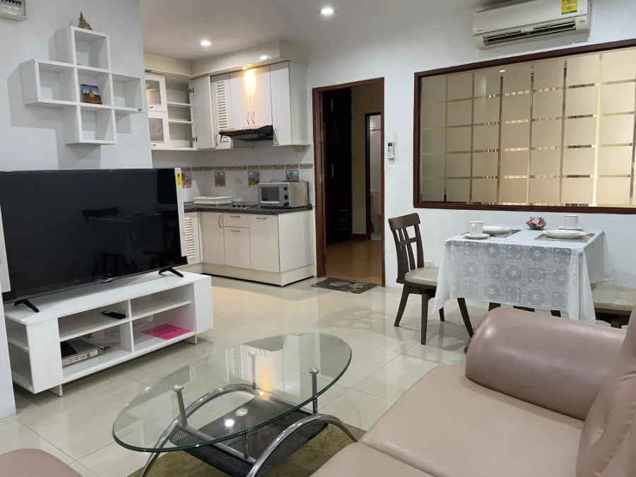 ให้เช่า คอนโด กลางกรุง รีสอร์ท รัชดา 7 ชั้น 6 ตึก B2 ห้องสวย ส่วนกลางดี เฟอร์นิเจอร์ครบ ห้ามพลาด!!
