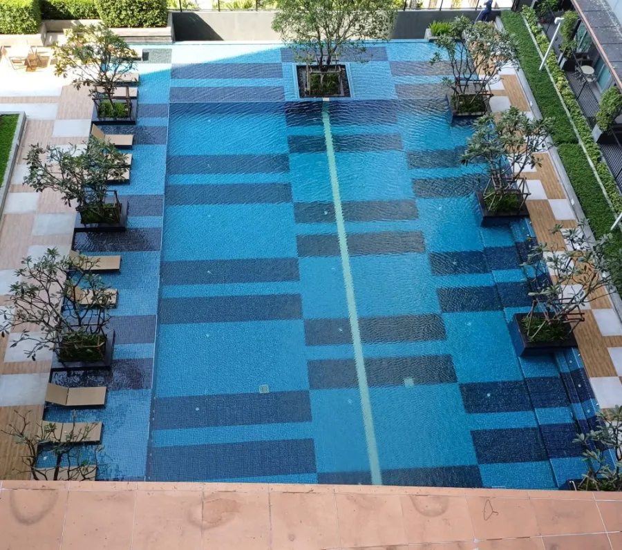 For rent: The Trust @ BTS Erawan, 11th floor, unblocked view, complete amenities. Just come and stay.