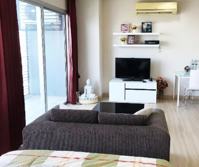 Condo for rent, Intro Phahon Yothin, Pradipat, 35th floor, beautiful view, near Saphan Khwai BTS station. If interested, reserve now.
