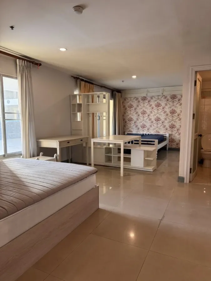 Selling Regent Home 5 Ratchada 19, 2 bedrooms, spacious living area, great location, complete amenities. Don't miss out!