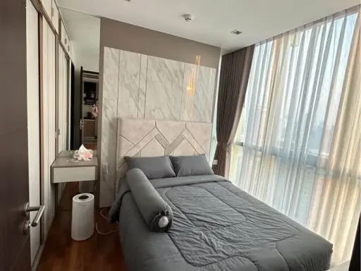 Wish Signature Midtown Siam for sale, a lovely room with a quality built-in headboard and a private lift. Reserve now! images