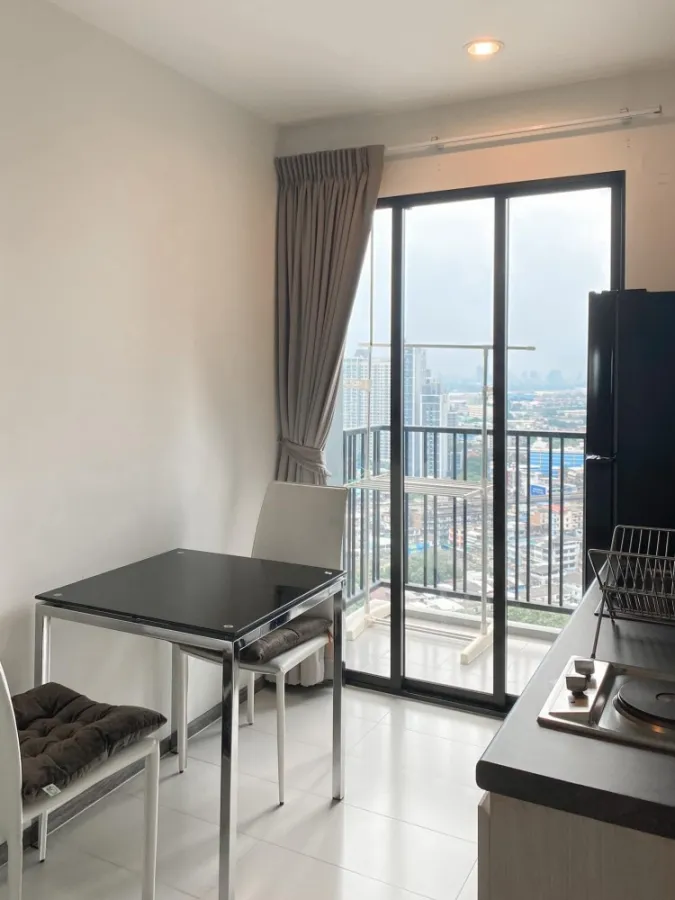 ให้เช่า The Base Park West Sukhumvit 77 ชั้นสูง ห้องตกแต่งครบ เตียงนอนนอนสบาย รีบจองด่วนๆ