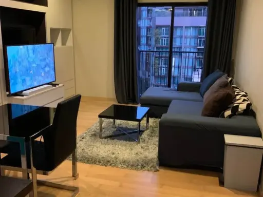 For rent, Noble Reveal, 10th floor, spacious room, large L-shaped sofa, comfortable to sit, ready to move in. If you don't reserve, you'll miss a lot.