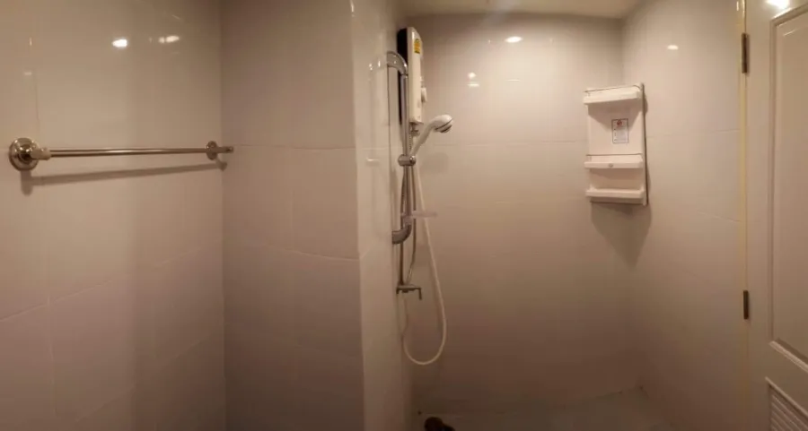 Condo for rent/sale, Niche ID Serithai-Wongwaen Building A, 5th floor, corner room, nice room, urgently book !!