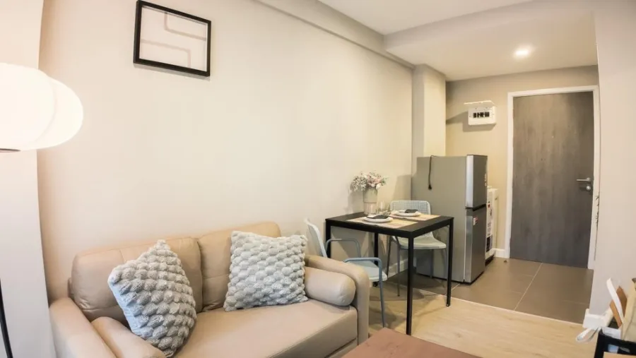 For rent: Metro Luxe Riverfront Rattanathibet. The room is beautifully decorated and very livable. Complete electrical appliances, urgent