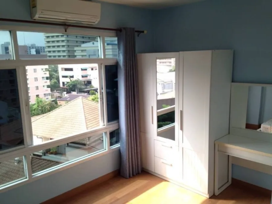 For rent, Ace Ratchada, simple decorated room, nice to sleep, fully furnished, good price, don't miss it.