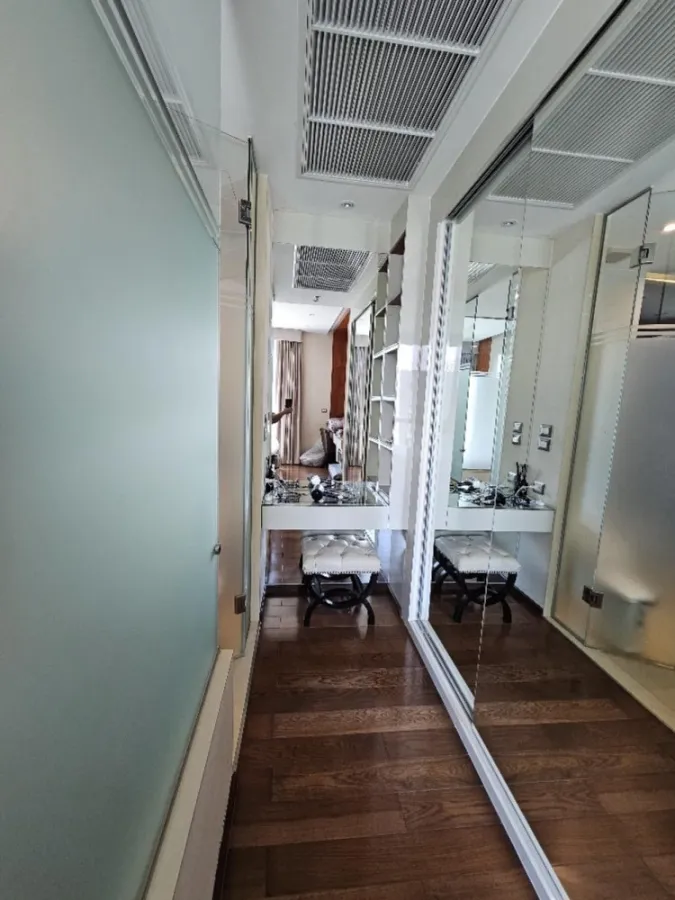 For sale: The Address Sukhumvit 28, nice room, fully built-in furniture. Good electrical appliances If interested, reserve now.