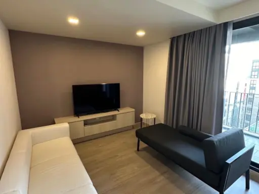 For rent: Maestro 03 Ratchada-Rama 9, comfortable sofa, swimming pool view. Lots of usable space Don't miss it.