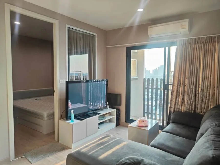 For rent: The Parkland Phetkasem-Thapra, corner unit, fully furnished. Book now! (Hurry!)