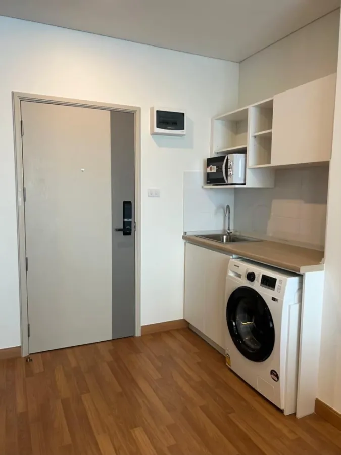 For rent, Lumpini Place Tao Poon - Interchange, 22nd floor, beautiful room, fully decorated, very livable, book now, hurry up.