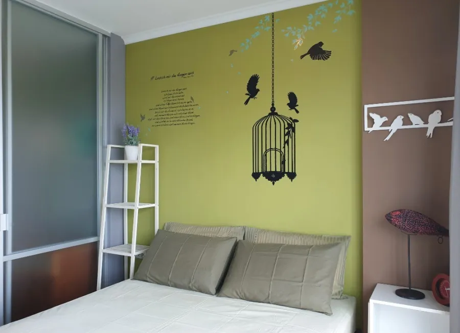 For sale or rent Lumpini Place Ramindra-Lak Si The room is decorated in bright colors, very livable, open view, good price, book quickly.