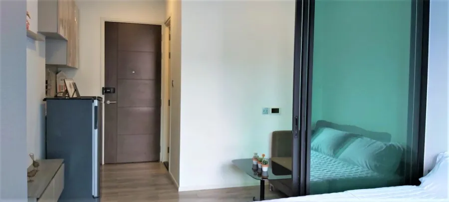 For rent, Brown Condo Ratchada 32, pool view, has a washing machine. Can't miss it