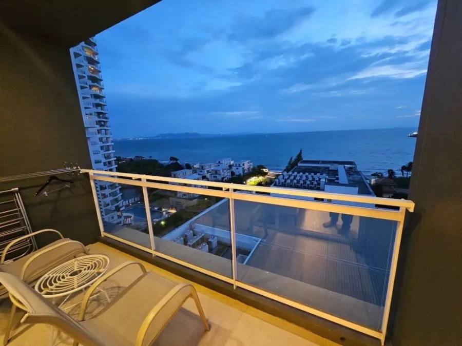 For rent: Veranda Residence Pattaya (Jomtien), 12th floor, corner room, very large, private, sea view, hurry and book now.