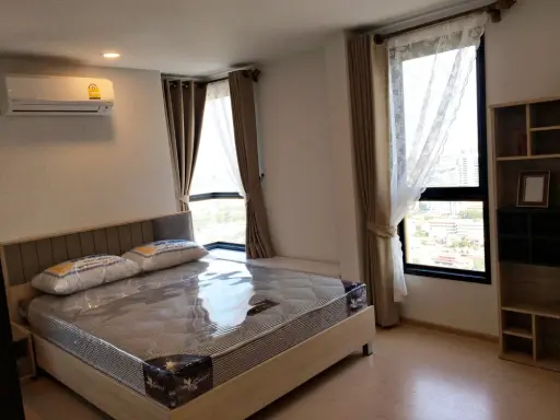 For rent: The Tree Sukhumvit 71-Ekkamai, 5-meter high ceiling, city view from a very high angle, must book now.
