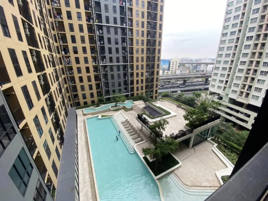 ปล่อยเช่า Plum Condo Pinklao Station ชั้น 10 ได้วิวสระ พร้อมราคาจับต้องได้ รีบมาจองเลย อย่ารอช้า