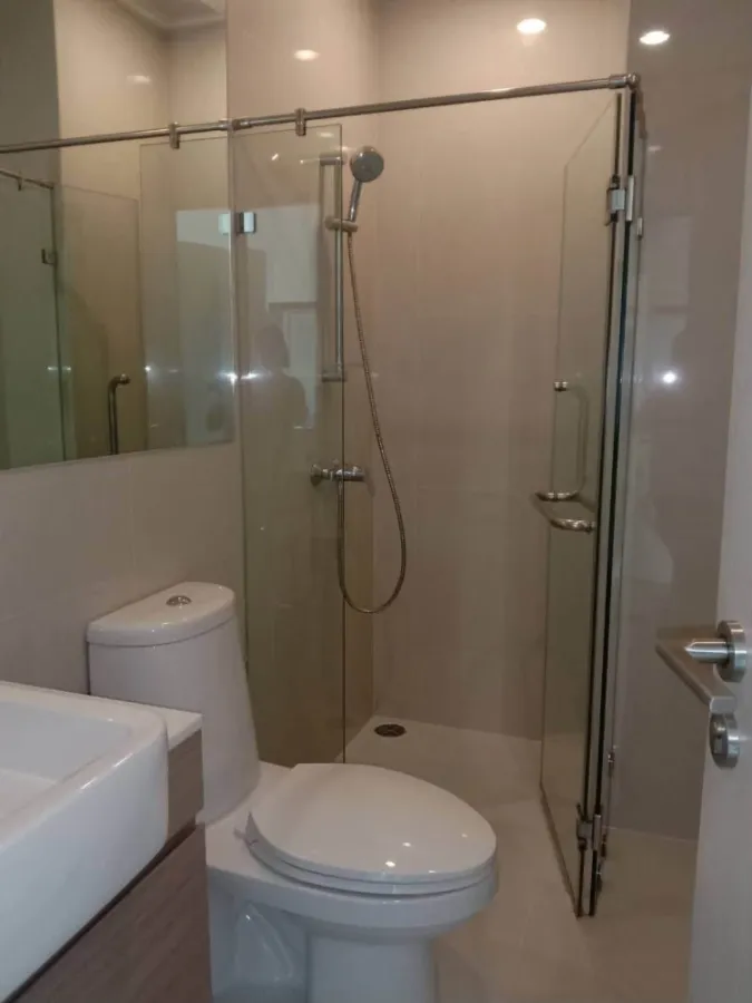 For rent: Noble Revive Ratchada Condo, 1 studio room, 24th floor, high floor with great view, fully furnished. Book now!