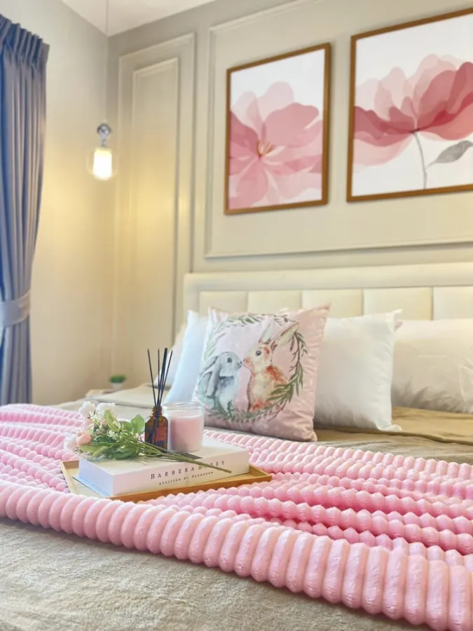 Selling Plum Condo, Central Station, beautifully decorated room, looking good, very stylish, covering the entire wall of the room Don't miss a lot