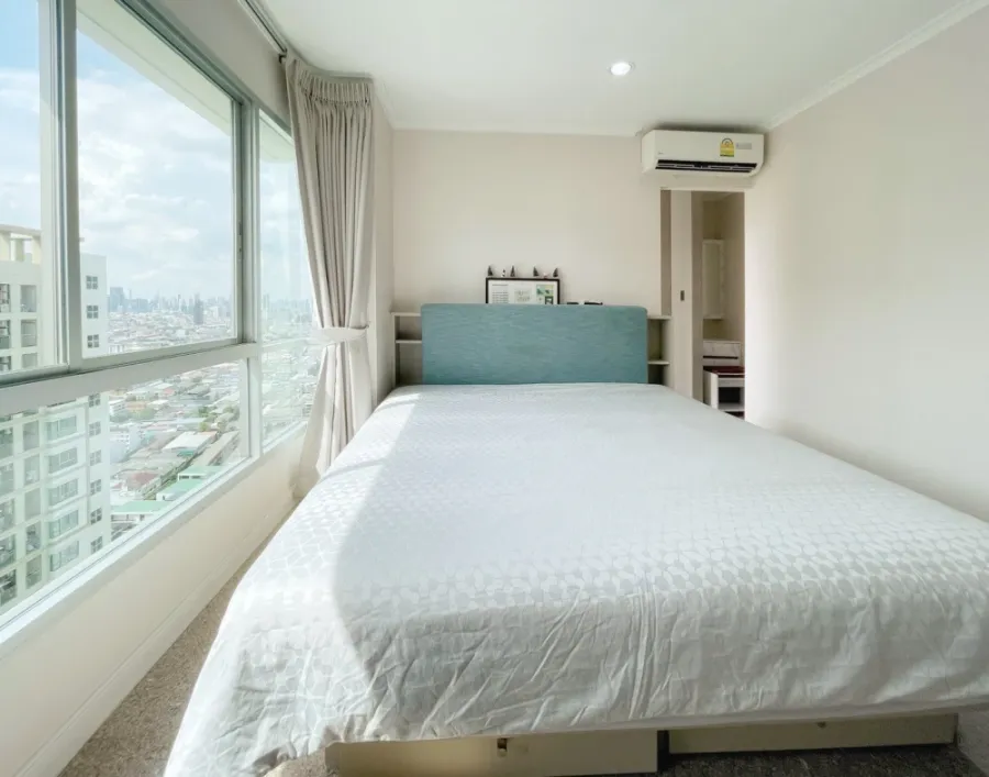 For sale or rent: Lumpini Park Riverside - Rama 3, a riverside condo on the Chao Phraya River. City views and a swimming pool provide a cool breeze al