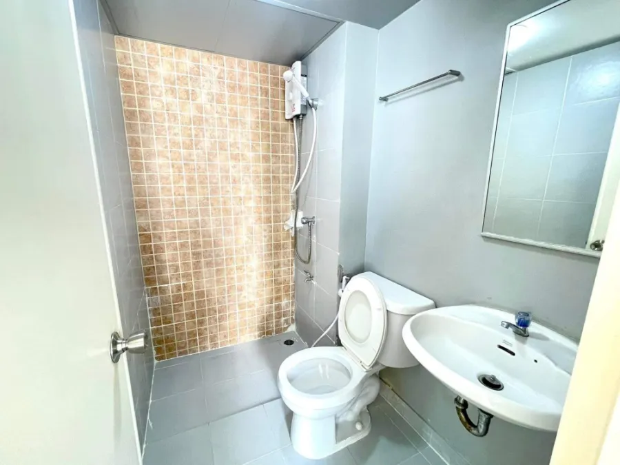 For sale: Lumpini Township, Rangsit, Khlong 1, 7th floor, beautiful room, nice to live in, plus it comes at a very good price. Book now, urgent.