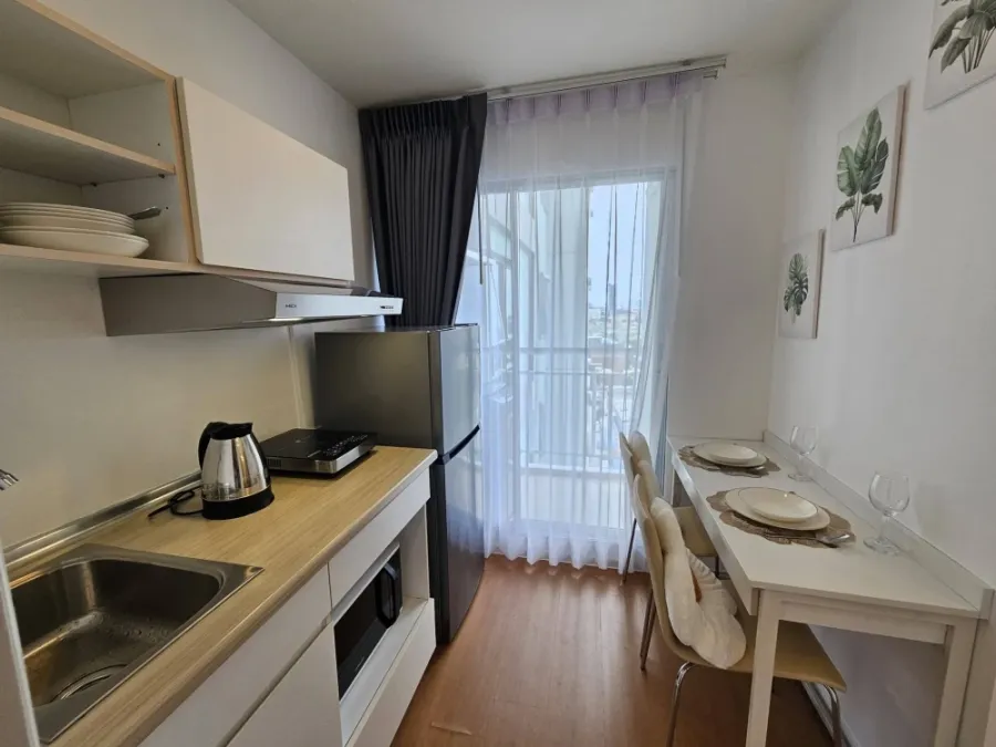 For sale: Lumpini Condo Town Pattaya North Sukhumvit, 15th floor, city view, next to Sukhumvit Road. Beautiful room, fully furnished with appliances.