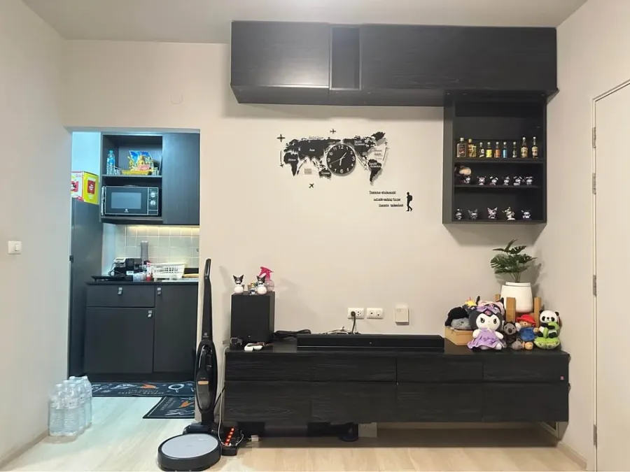 For sale or rent: UNIO Ramkhamhaeng - Serithai, 8th floor unit, high-quality built-in kitchen, swimming pool view. Book now!