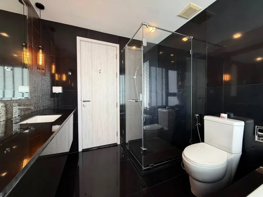 For rent!! sell Rhythm Sukhumvit 36-38 condo, good location, ready to move in, convenient transportation, don't miss it!!