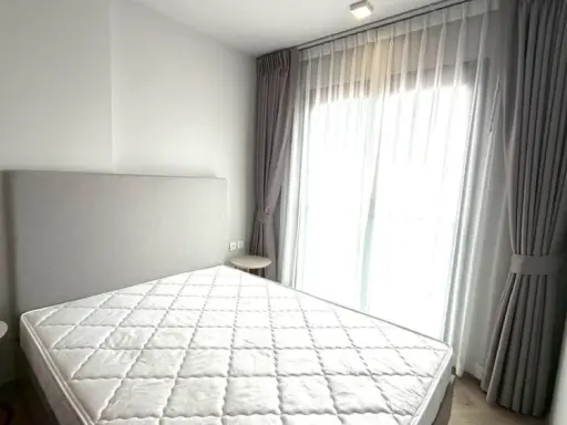 For rent: Chapter Thonglor 25, fully furnished with appliances. Ideal for living, located in the heart of Thonglor.