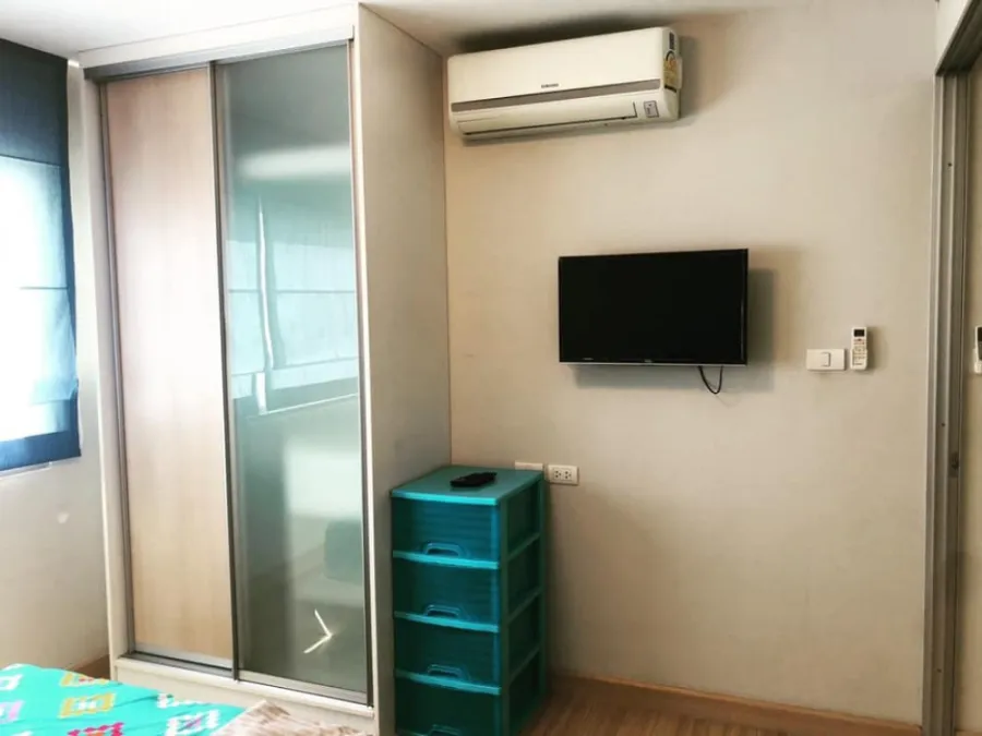 Sell/rent!! Smart Watcharaphon Condo, very nice decorated room fully furnished Bring your bags and come in!!