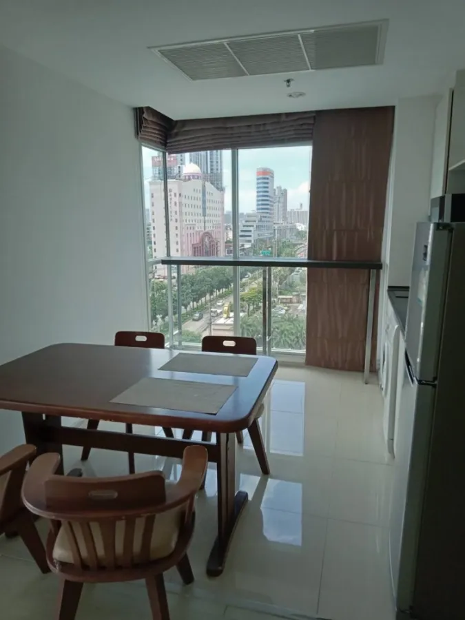 Condo for rent Life Ratchadaphisek, 2 bedrooms, 2 bathrooms, 8th floor, fully furnished with built-in furniture, don't miss it.