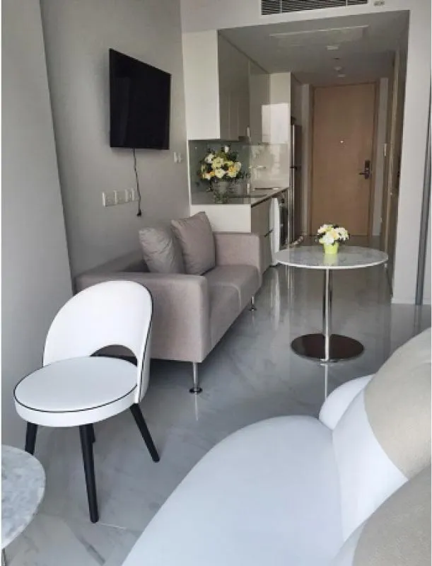 Urgent sale !! Hyde Sukhumvit 11 Condo, 22nd floor, beautiful city view, near BTS, convenient transportation, don't wait, hurry !!