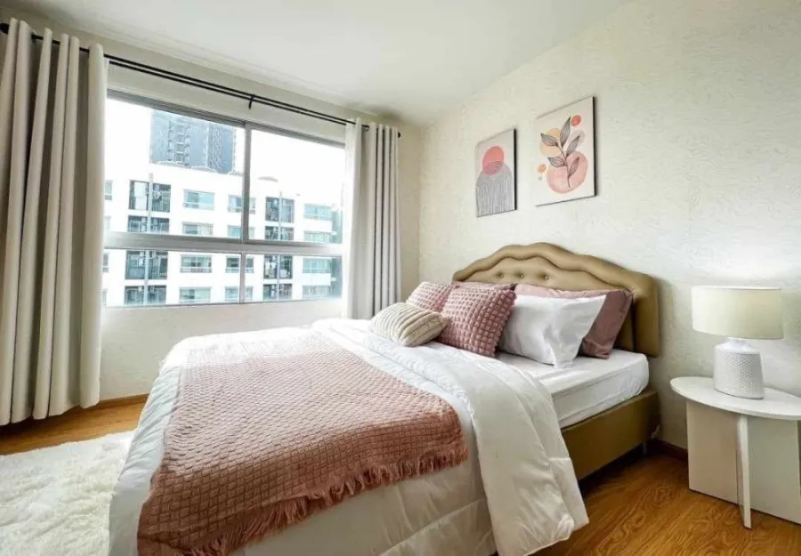 For rent: D Condo Ratchaprarop, bright and comfortable room, partitioned, fully equipped with amenities. Book now.