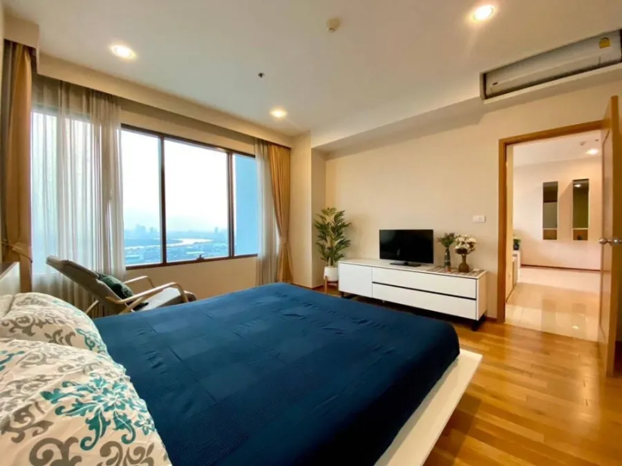 For rent: The Emporio Place, high floor, east facing, panoramic view of the sky and river, good wind, good sunshine.