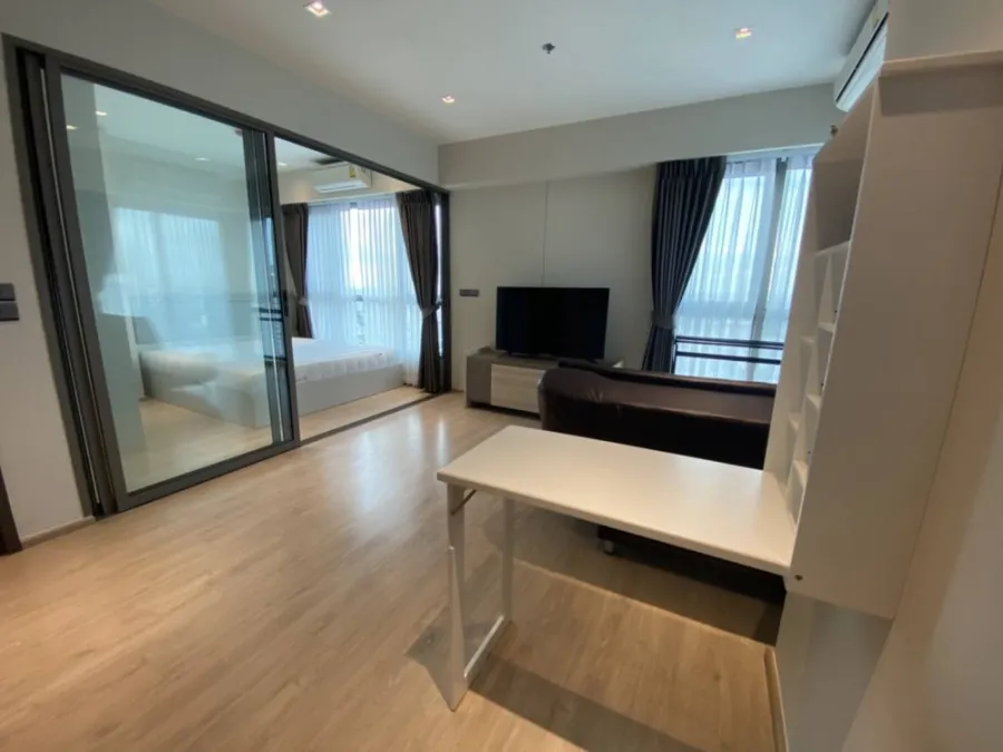 For rent, Whizdom Station Ratchada-Thapra, 31st floor, spacious room, comfortable, fully furnished, book now.