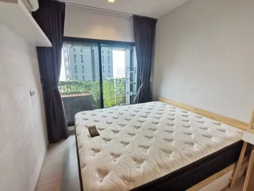 For rent Life Asoke Rama9, ready-to-move-in room, built-in furniture, complete with electrical appliances, don't miss it.