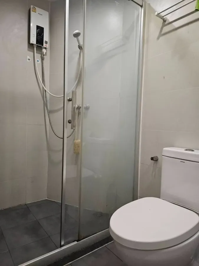 For sale: Budget Condo Tiwanon, 1 bedroom, large balcony, inside, sheltered from the sun, not hot, beautiful room, in good condition, don't miss out.