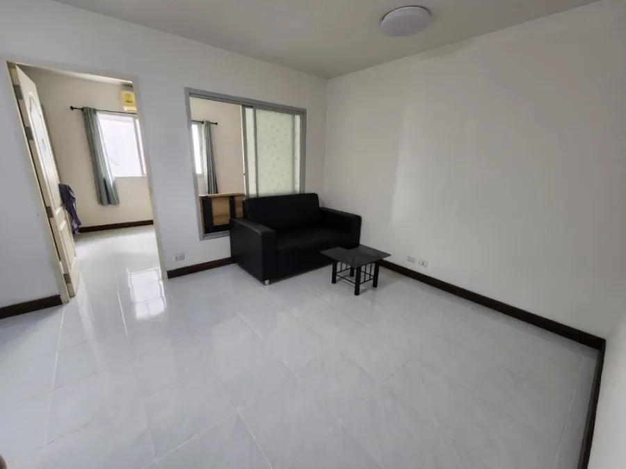 For sale: The Seasons Srinakarin, spacious room, airy, comfortable, comes with an affordable price. Book now, hurry.