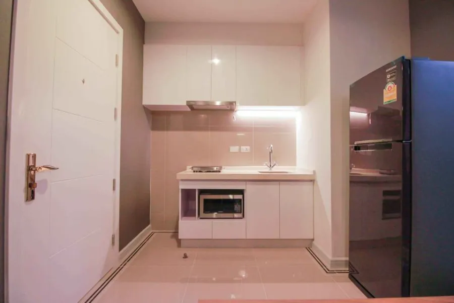 For rent: T.C. Green, 27th floor, city view, spacious room, good furniture. Reserve first and stay first.
