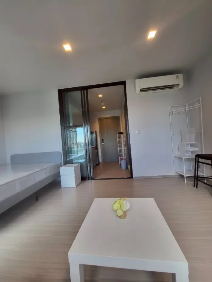 For rent: Life Asoke-Rama 9, studio room, fully furnished and equipped with appliances. Just bring your bags and move in!
