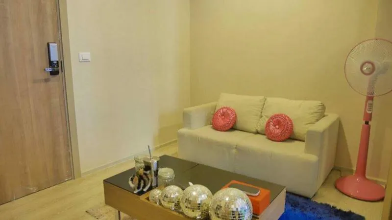 Condolette Midst Rama 9 for rent, near MTR Rama 9, only 150 meters, prime location in the heart of the city. Don't wait, hurry