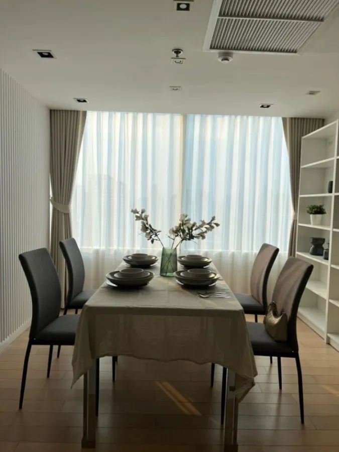 Sell / rent Eight Thonglor Residences, high floor, pool view, fully furnished, complete electrical appliances.