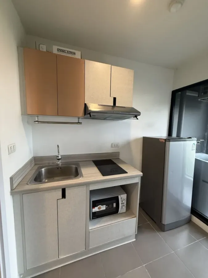 Selling Rise Rama 9, 1 bedroom, 1 bathroom. Great location, convenient transportation, excellent facilities. Book now!