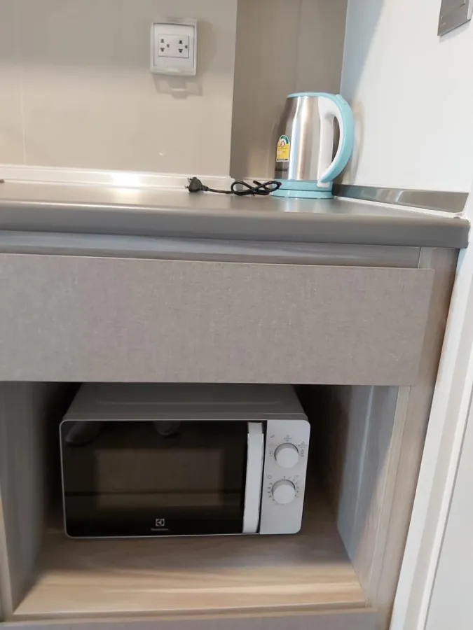 For rent, Kev TU, Building C, 4th floor, fully furnished room, just carry your bags and move in immediately. If interested, hurry and reserve now. Don