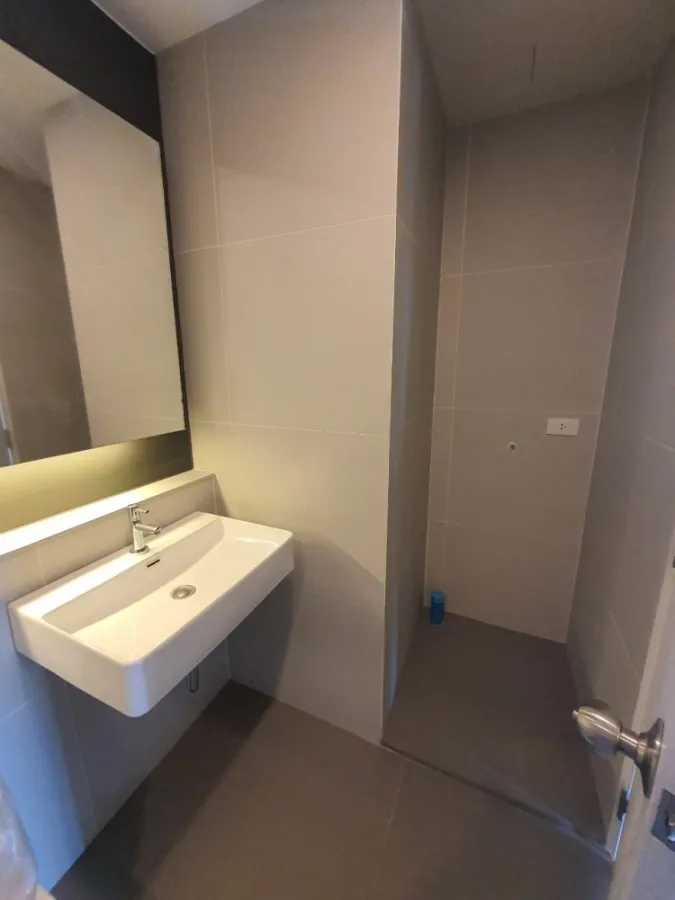 Selling a reservation slip for Lumpini Ville Charan-Fai Chai, 16th floor. Good project, nice location. If interested, hurry and reserve now. Don't mis