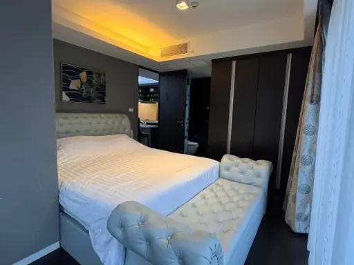 For rent: Siamese Gioia Sukhumvit 31. Ready-to-move-in unit with spacious living area. Book today! Don't miss out!