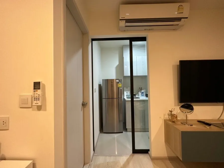 For rent, Life Asoke, 23rd floor, open view, unblocked view, north facing room, has a large TV. Good quality genuine leather sofa. Must reserve.