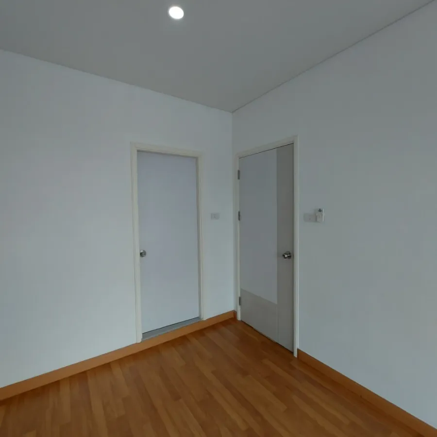 For sale, for rent, Lumpini Place Ratchada-Sathu, room size 28 sq m., 14th floor, clean room, spacious, very comfortable, hurry and book now.