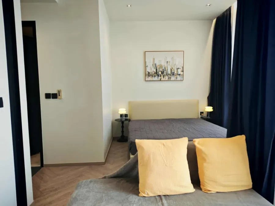 For rent: Chapter Charoennakhon-Riverside, very high floor unit with stunning Chao Phraya River views from both bedroom and living room. Book now!
