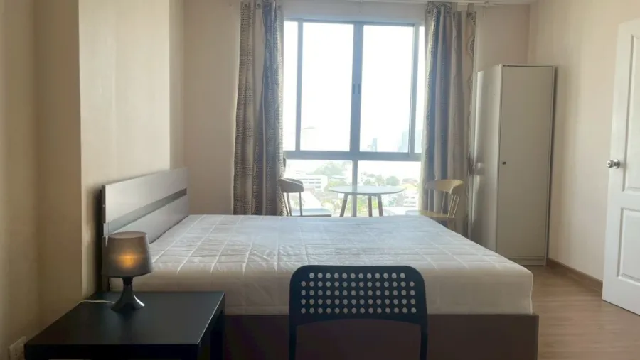 Condo for sale, The Tree Bang Pho Station, 15th floor, north, Rama 7 bridge view. Put wallpaper in the whole room