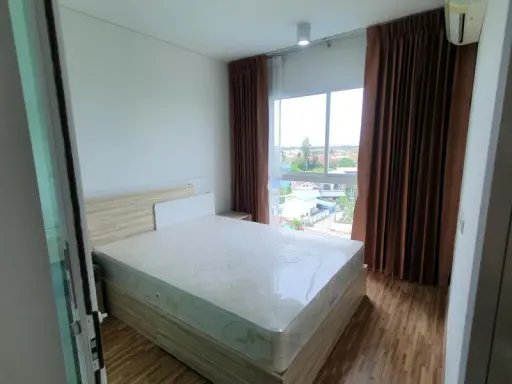 For rent, The Iris Bang Yai, beautiful room with the most spacious living space, very nice. Book it and you will regret it.