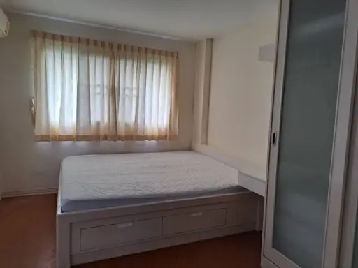 For sale: Lumpini Condo Town Rattanathibet, 1 bedroom, fully furnished, good price, reserve first and get in first.